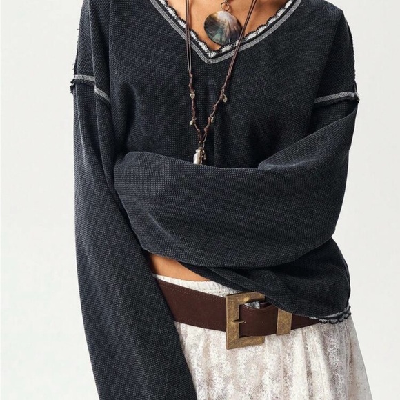 Bohemia | Oversized Long Sleeve V-Neck - Picture 4 of 9